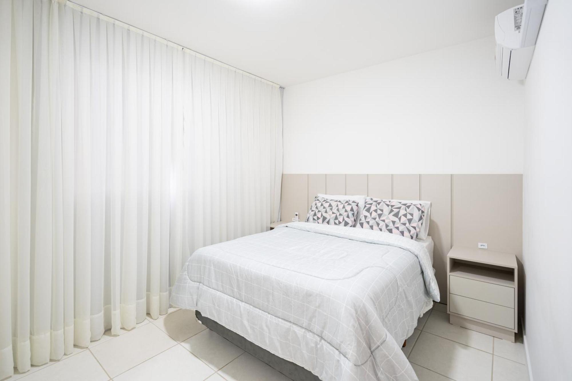 Apartamento Completos A 15min Beto Carreiro Com Wi-fi Churrasqueira Em Com Piscina Portaria 24h Ideal Familia Piçarras